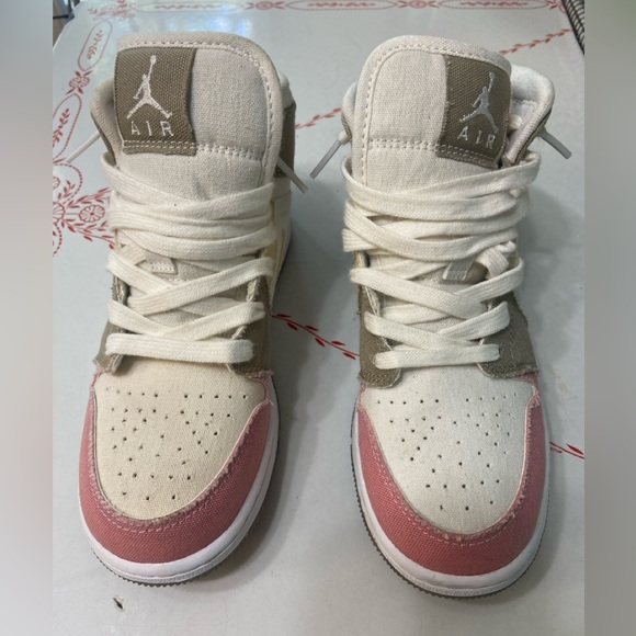 Nike Jordan 1 Mids Youth Sneakers Size 4Y - Picture 1 of 6
